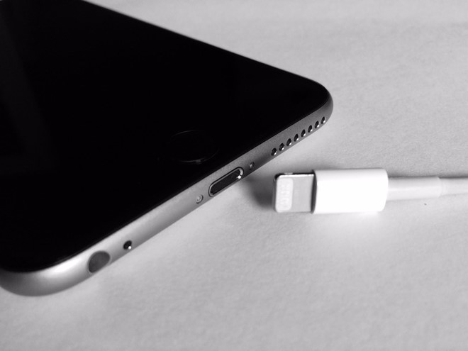 iPhone 2017 có thể vẫn dùng cổng Lightning, bổ sung sạc nhanh