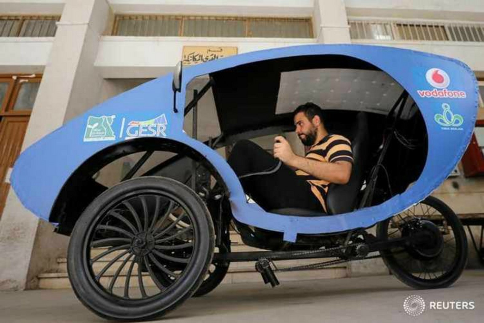 Sinh viên chế tạo “xe hơi” giúp người khuyết tật tự do di chuyển