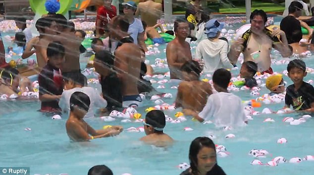 Công viên giải trí nước nóng đầu tiên trên thế giới ở Nhật Bản