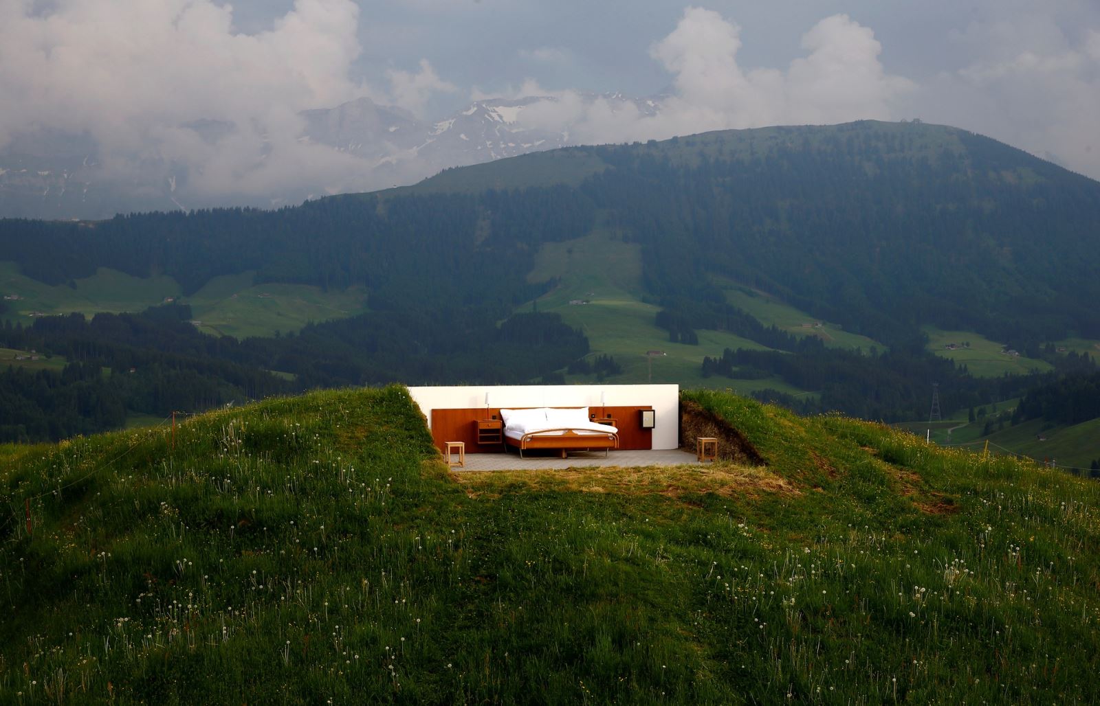 Trải nghiệm có một không hai tại khách sạn “tối giản” ở Thụy Sĩ