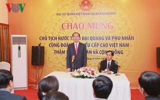 Chủ tịch nước gặp gỡ đại diện cộng đồng người Việt tại Bangladesh
