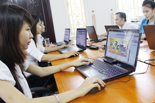 Thương mại điện tử tại Việt Nam: Chông gai ai sẽ đi?