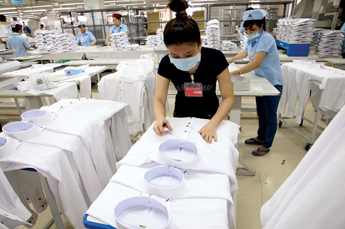 Hàng Việt chịu thiệt khi xuất khẩu “núp bóng” thương hiệu lớn