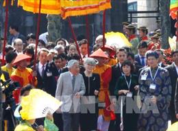 Nhà vua Akihito và Hoàng hậu Michiko thăm Cố đô Huế